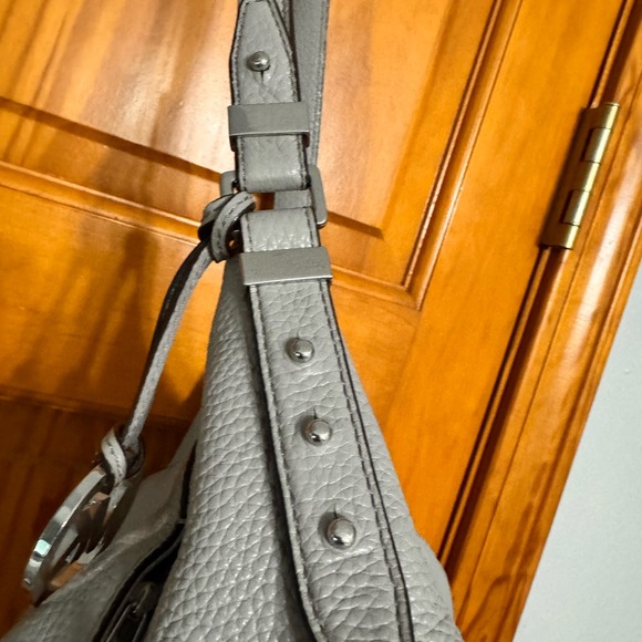 Micheal Kors Fulton Shoulder Tote in pearl Grey - Picture 4 of 7